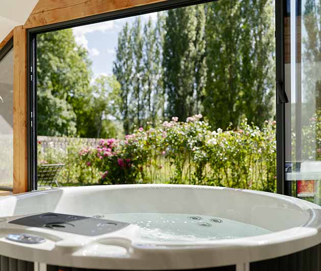 Un spa Jacuzzi pour la Maison du Passeur